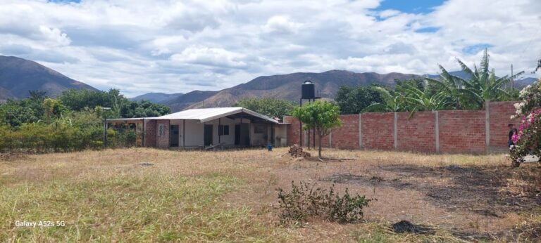 VILLA DE 2 DORMITORIOS + TERRENO DE 1047.95m2