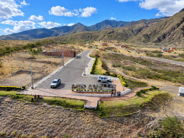 Terreno de 226.90m² en Venta en la Urbanización Miravalle